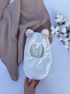 Шапка - шолом молочний мілкий рубчик з бантиками