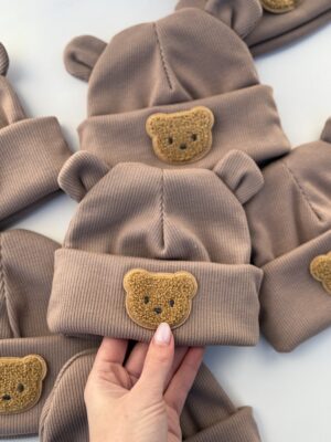 Шапочка біні мокко з вушками і ведмедиком