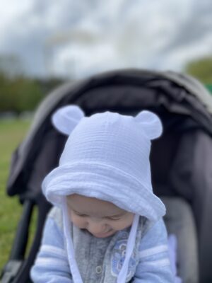 Муслінова панамка з вушками та зав’язками біла