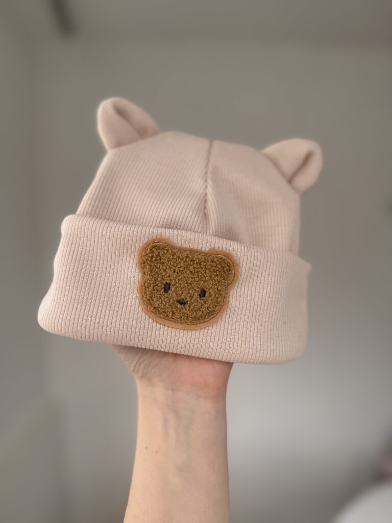 Шапочка біні беж в мілкий рубчик з вушками + ведмедик