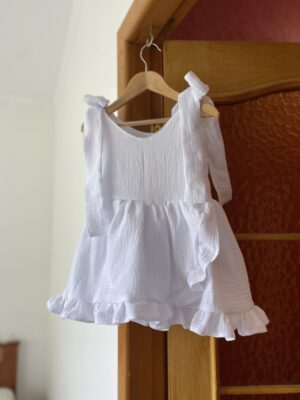 Муслінова сукня на запах біла з бантиками-зав’язками