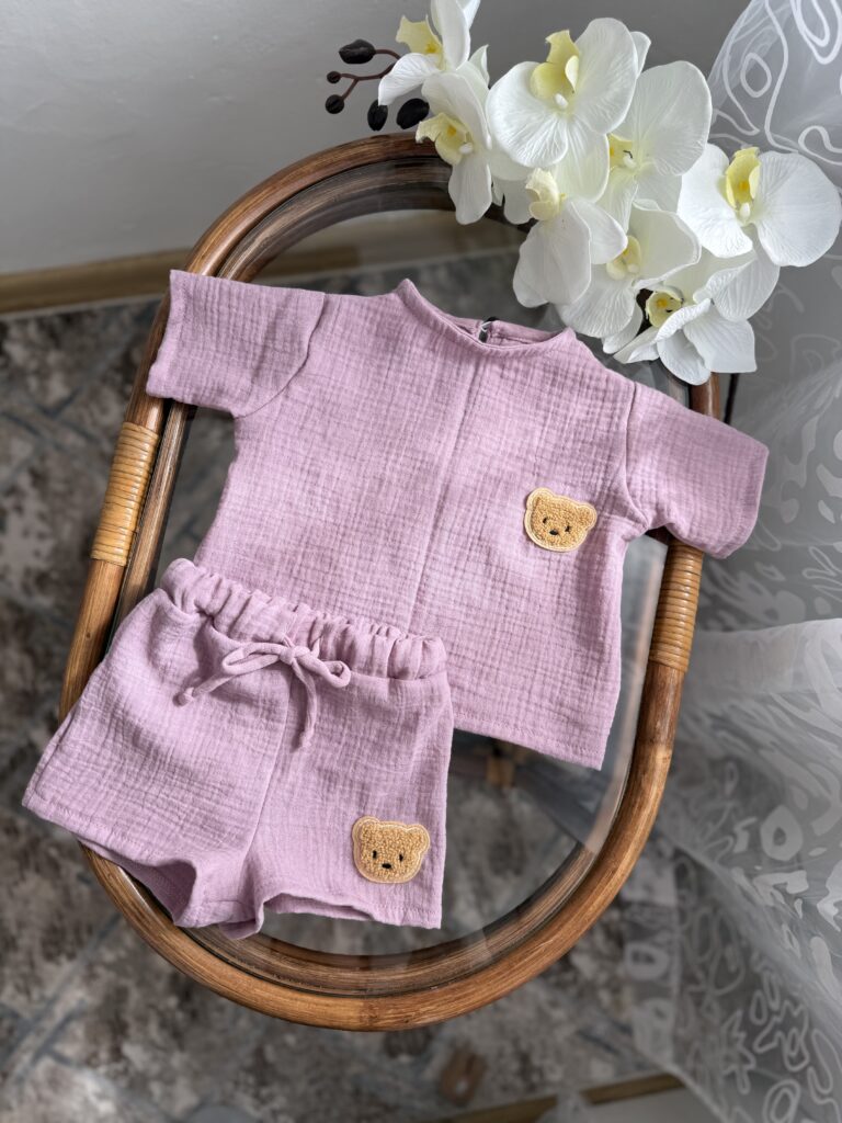 Костюм мусліновий пудра шорти + футболка з ведмедиком Тедді