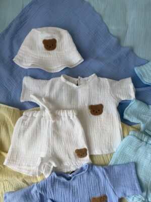 Костюм мусліновий молочний шорти + футболка з ведмедиком Тедді